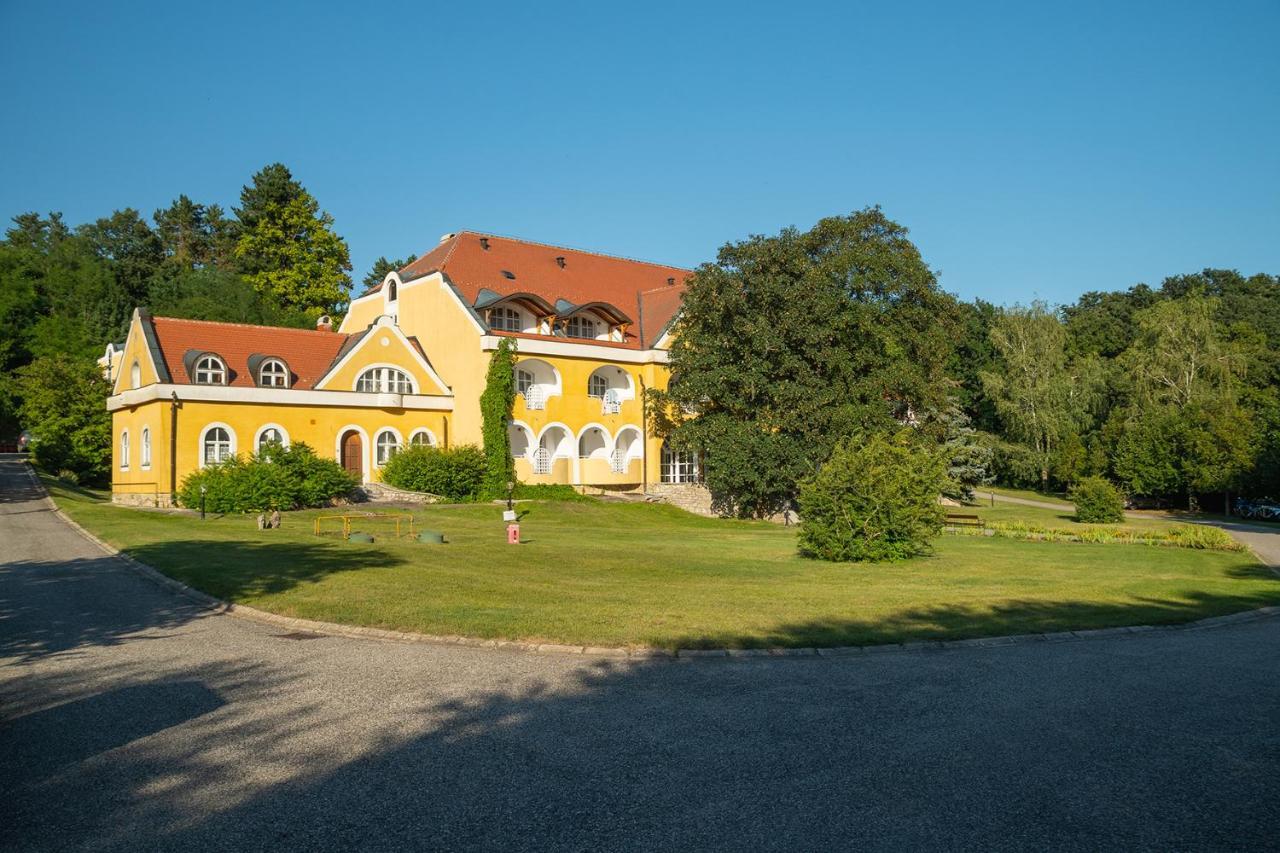 Hotel Cseri Kastelyszallo Tótvázsony Exterior foto