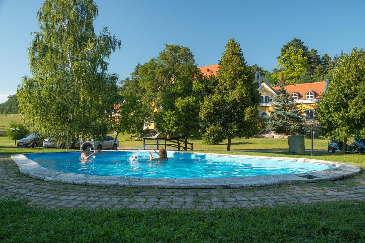 Hotel Cseri Kastelyszallo Tótvázsony Exterior foto