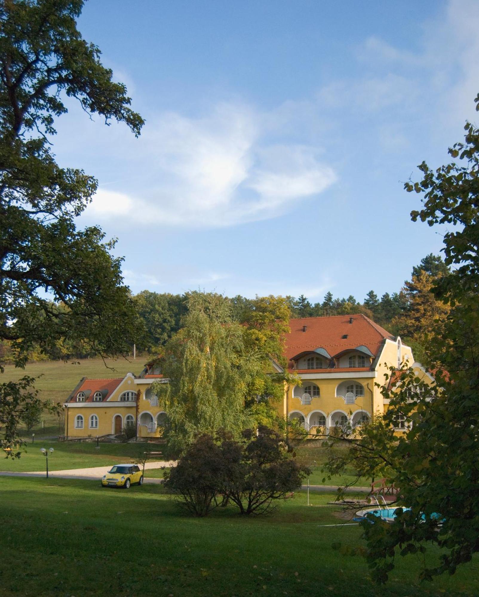 Hotel Cseri Kastelyszallo Tótvázsony Exterior foto